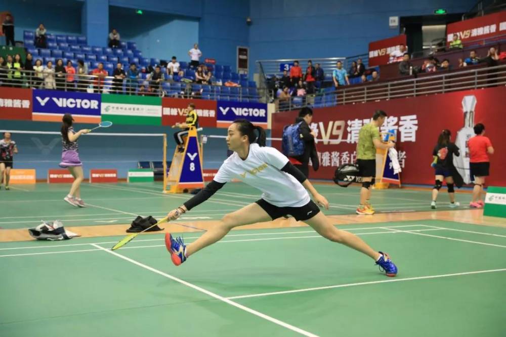 亚太超级杯：菲律宾篮球队蓄力打出巅峰，掌声雷动