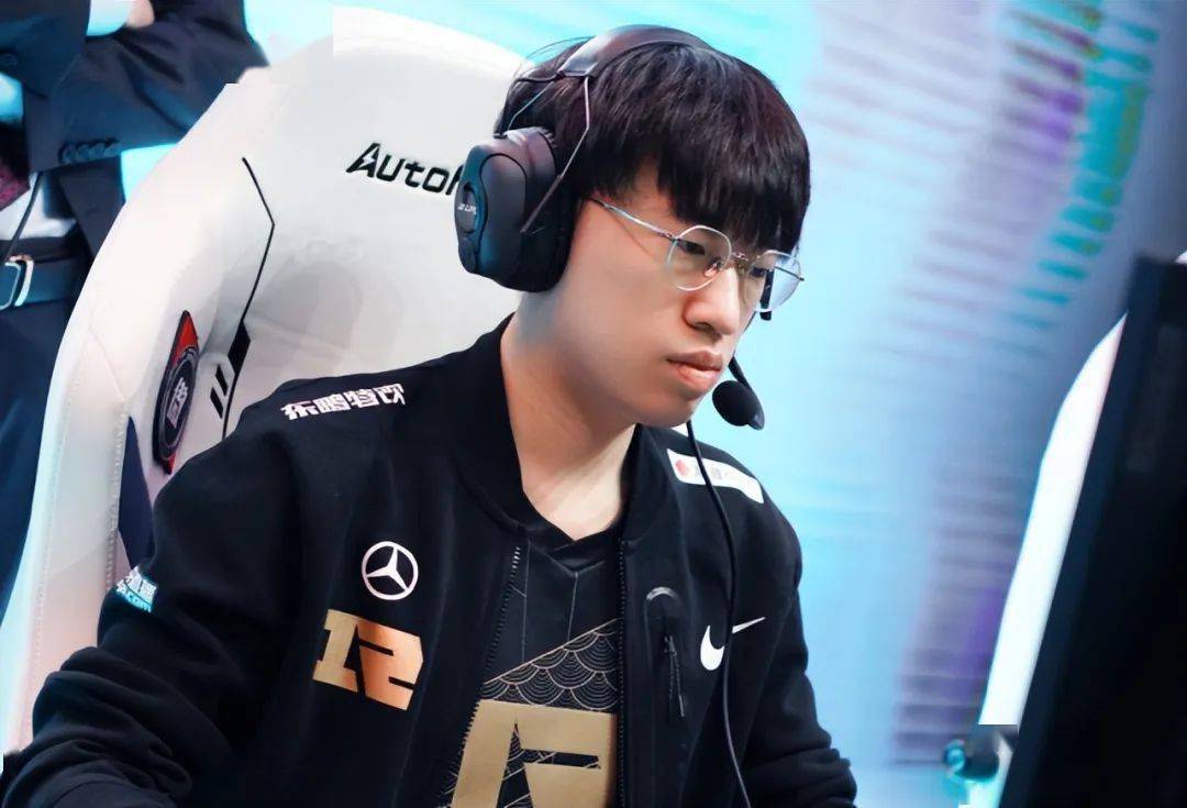 SHR鏖战RNG,Xiaohu极限生还后反打强强对话四强赛,强势挺进下一轮 SHR鏖战RNG,Xiaohu极限生还后反打强强对话四强赛,强势挺进下一轮