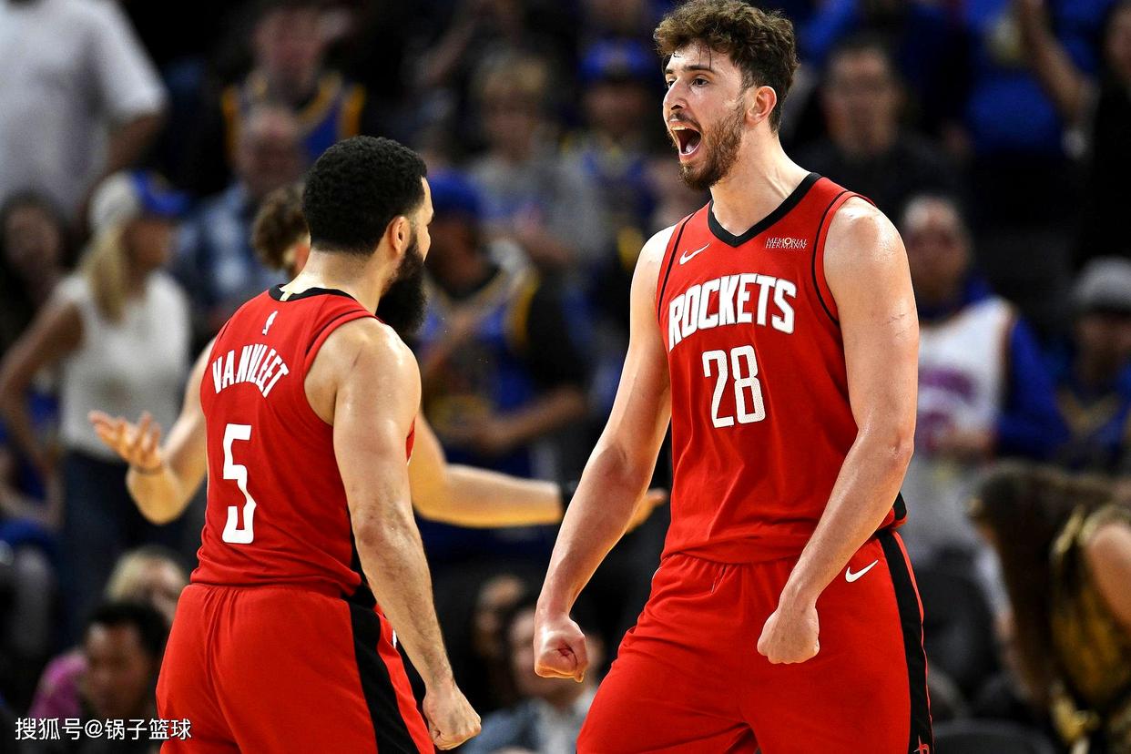 开云下载-勇士力克火箭，布克高光表现的简单介绍