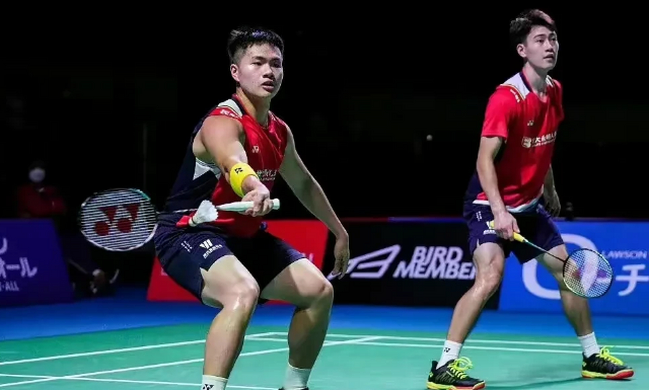 丹麦队轻取法国队，黄鸭组合点燃赛场