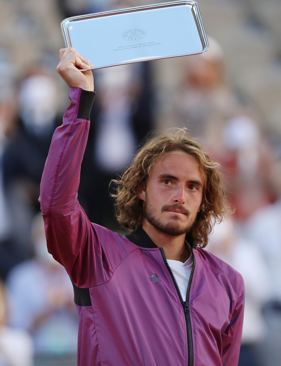 包含法网险胜戴维斯杯，西西帕斯关键制胜的词条