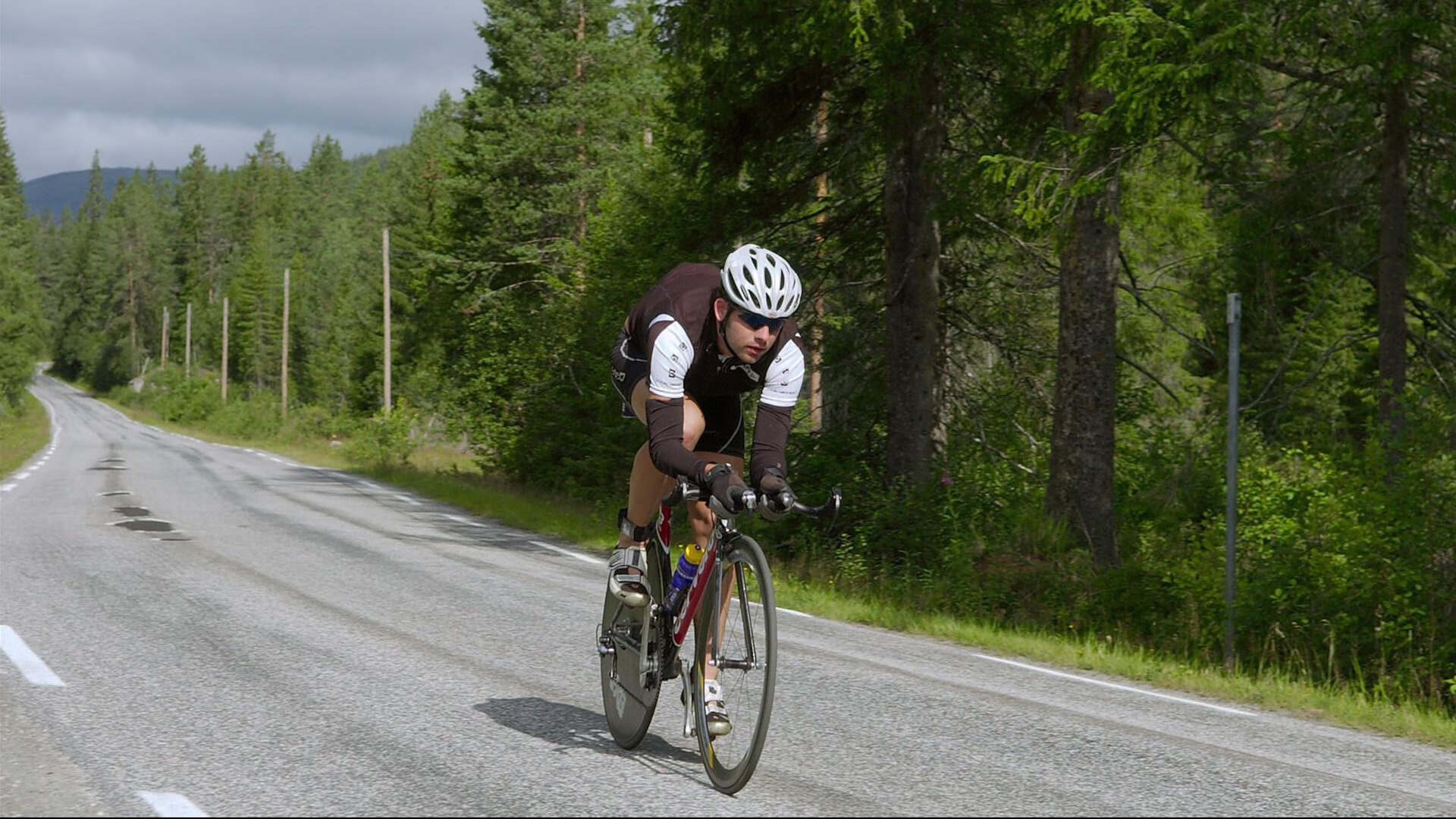 开云体育官网-C罗再演天神下凡！欧冠半决赛绝杀背后的三个残酷真相